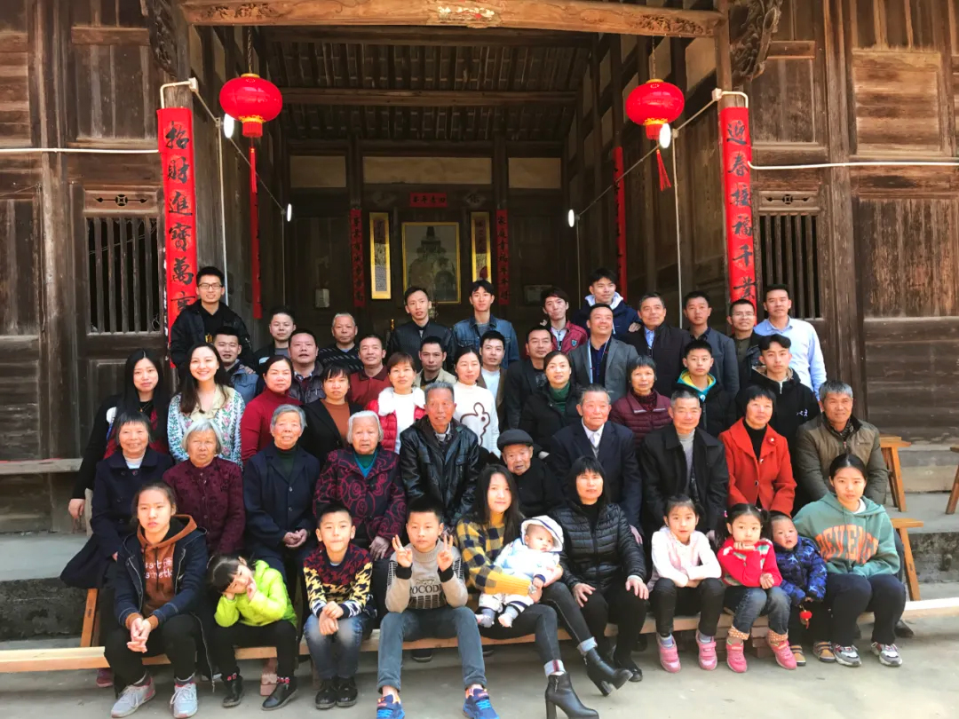 热烈祝贺我司董事长黄新毅家庭荣获2021年福建省最美家庭荣誉！(图1)